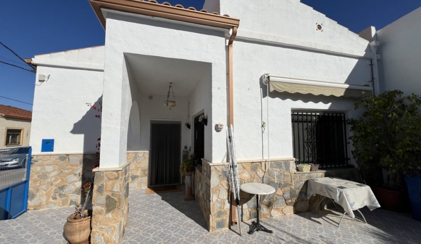 Brukt - Town House -
Algueña - Inland