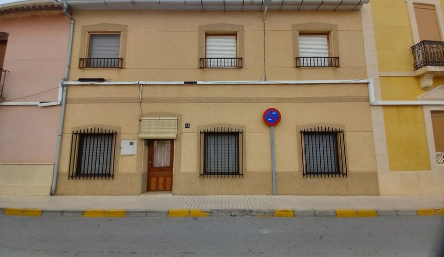 Brukt - Town House -
Algueña - Inland