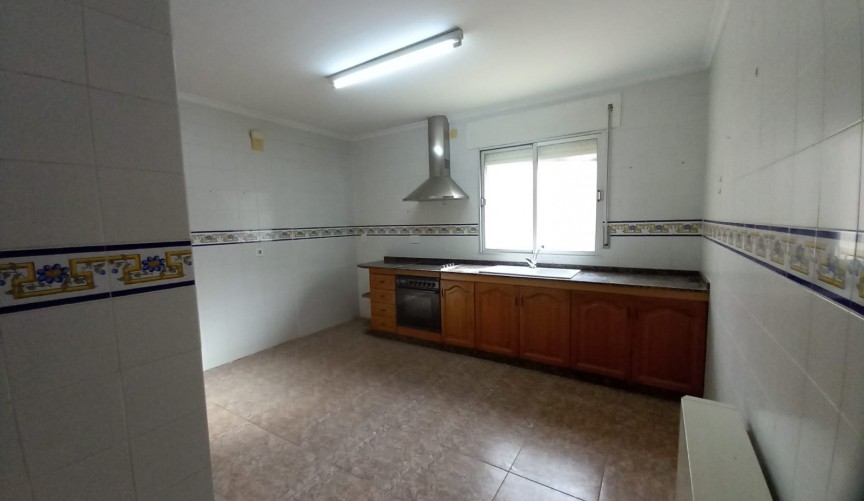 Brukt - Town House -
Algueña - Inland