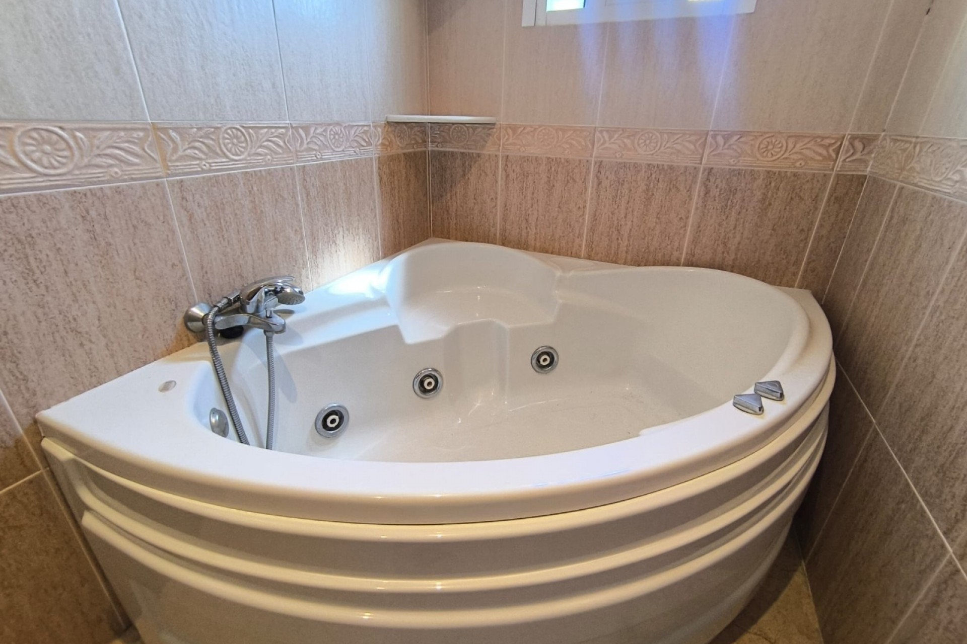 Brukt - Town House -
Algueña - Inland