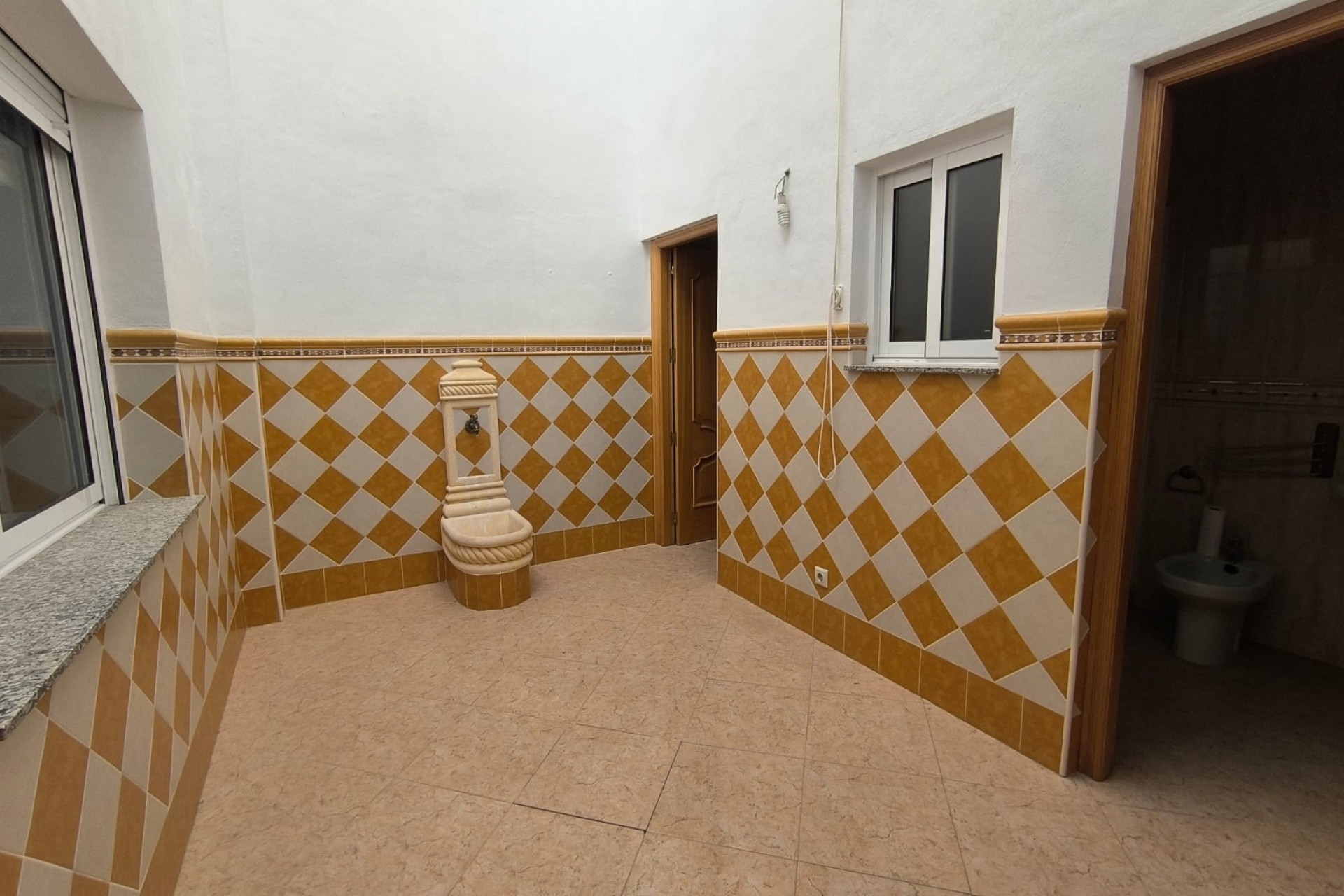 Brukt - Town House -
Algueña - Inland