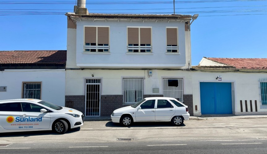 Brukt - Town House -
Almoradí - Inland