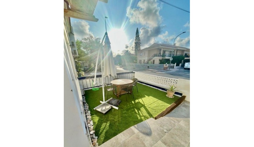 Brukt - Town House -
Aquilas