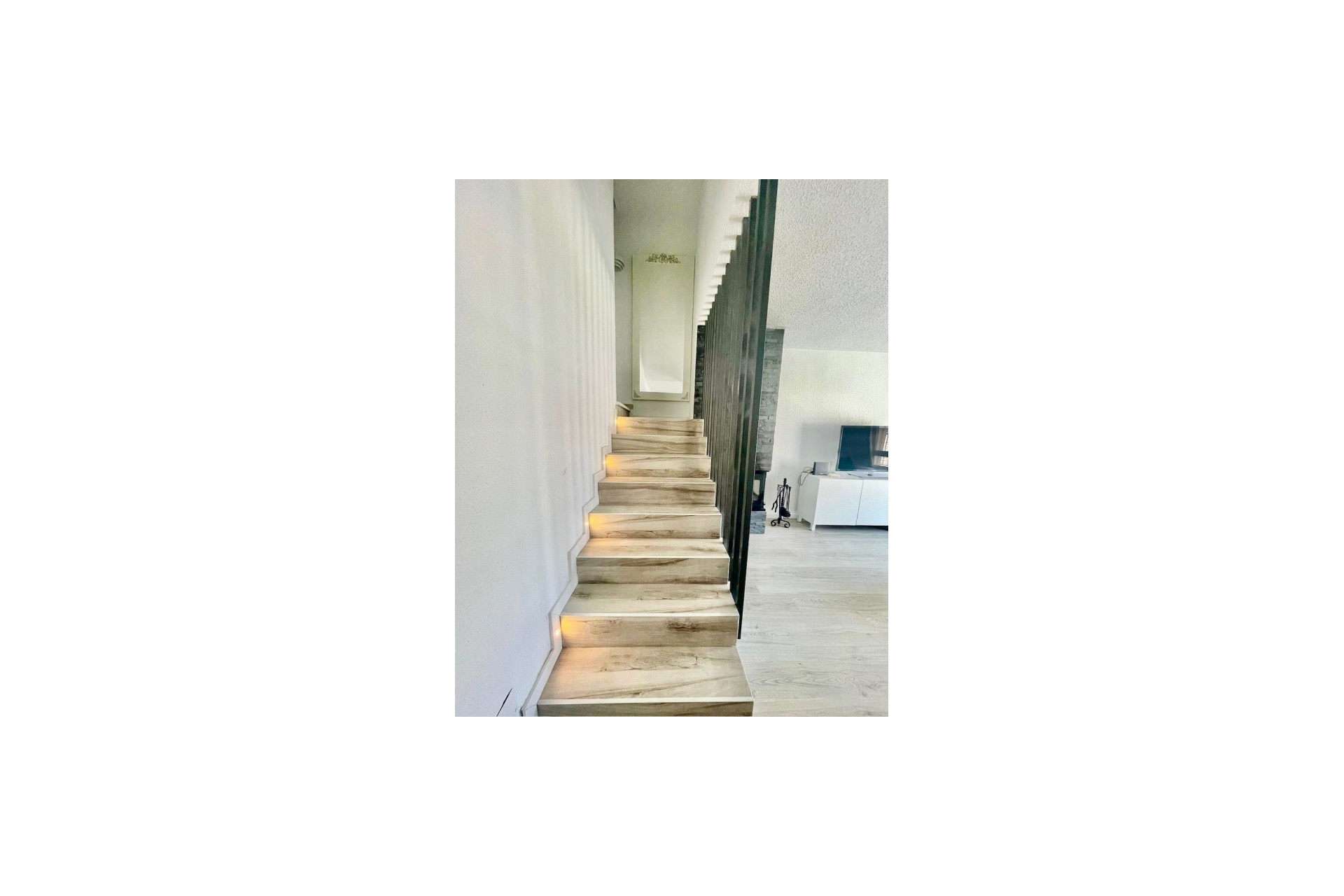 Brukt - Town House -
Aquilas