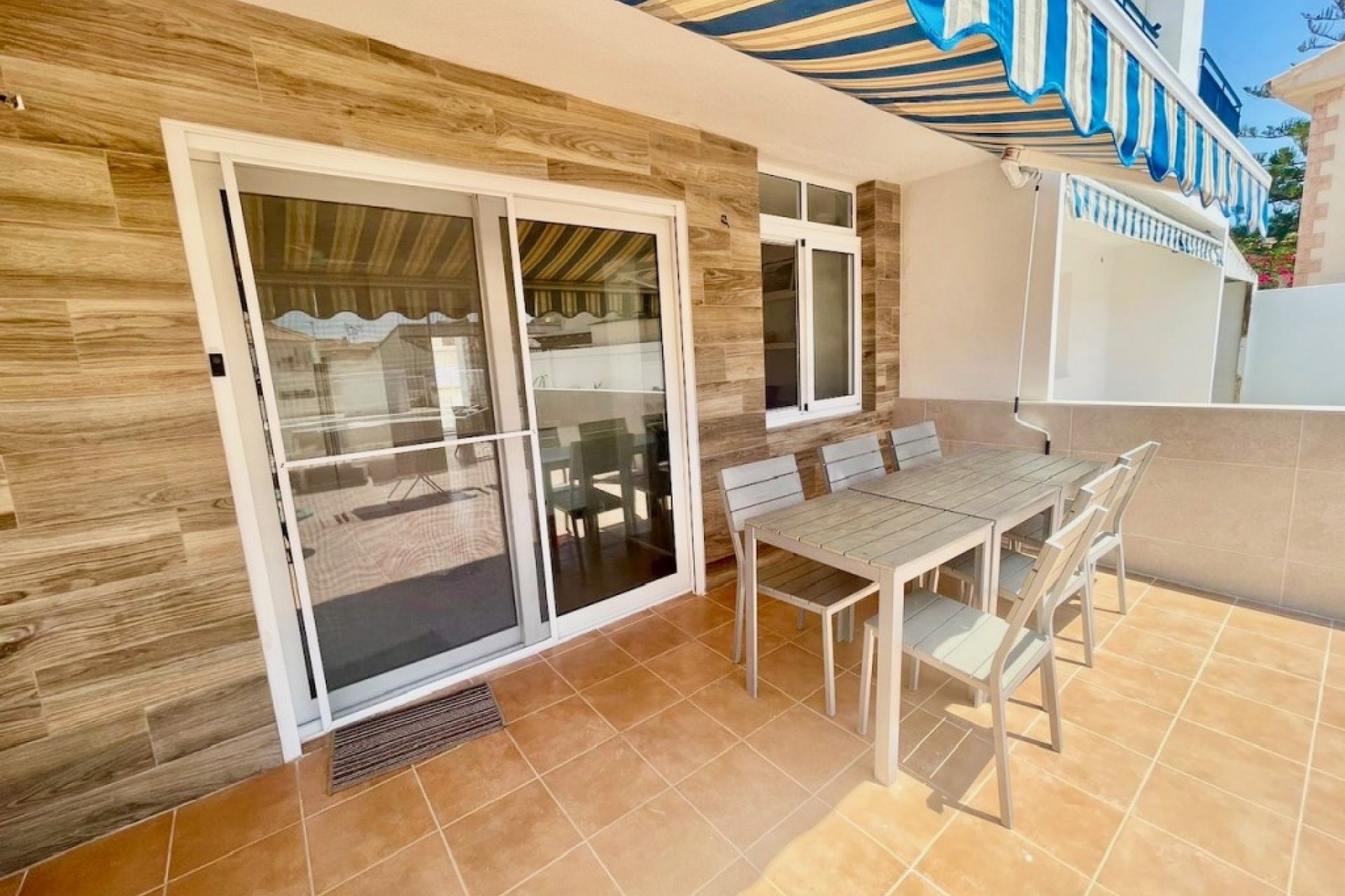 Brukt - Town House -
Aquilas