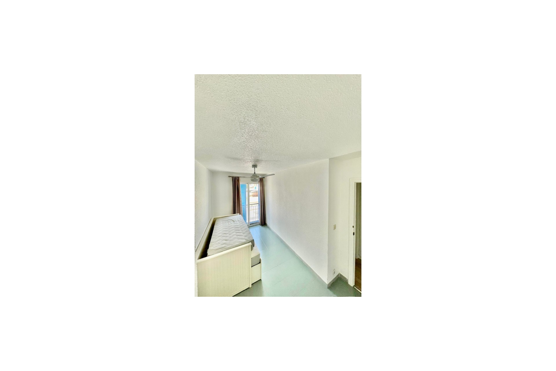 Brukt - Town House -
Aquilas