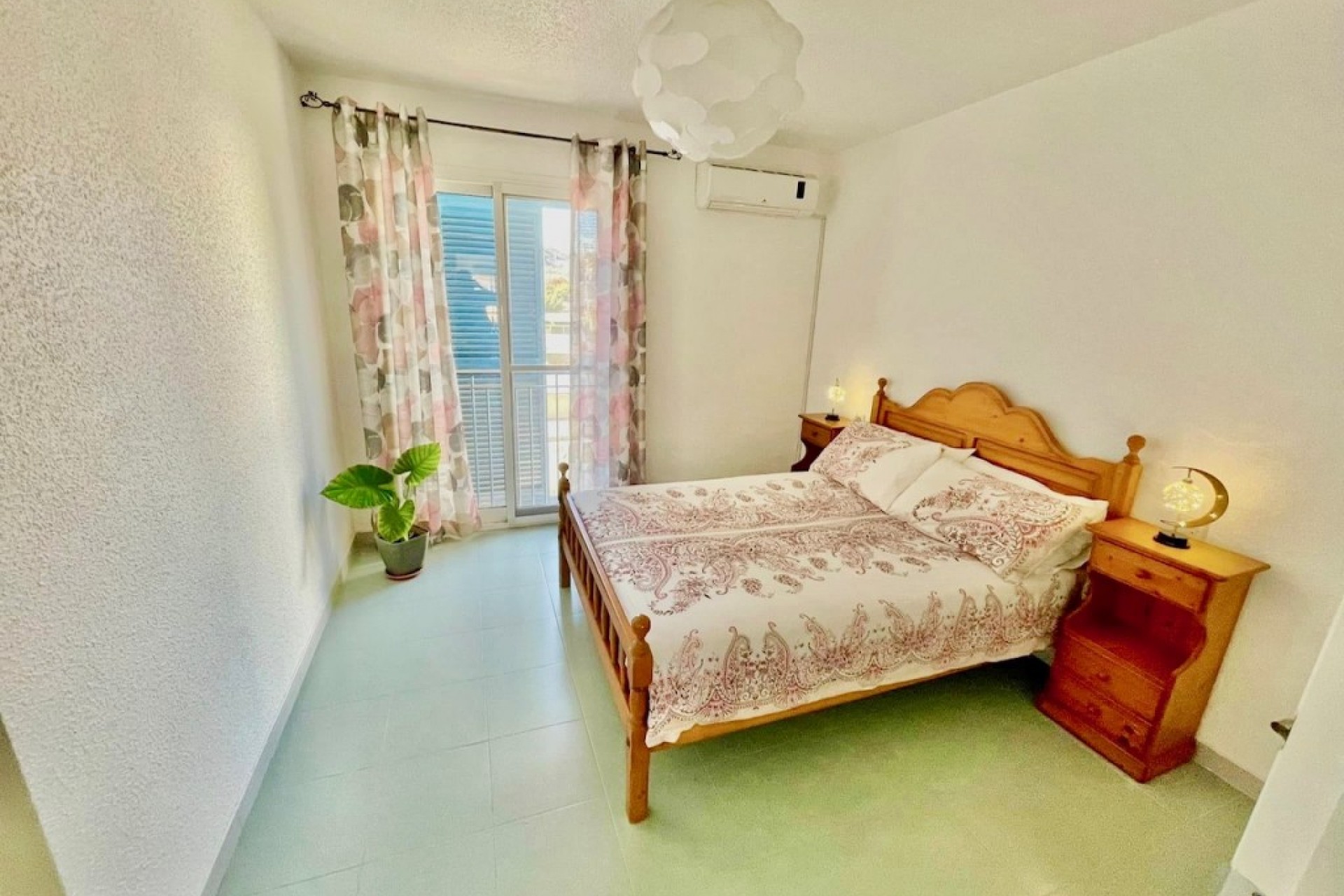 Brukt - Town House -
Aquilas