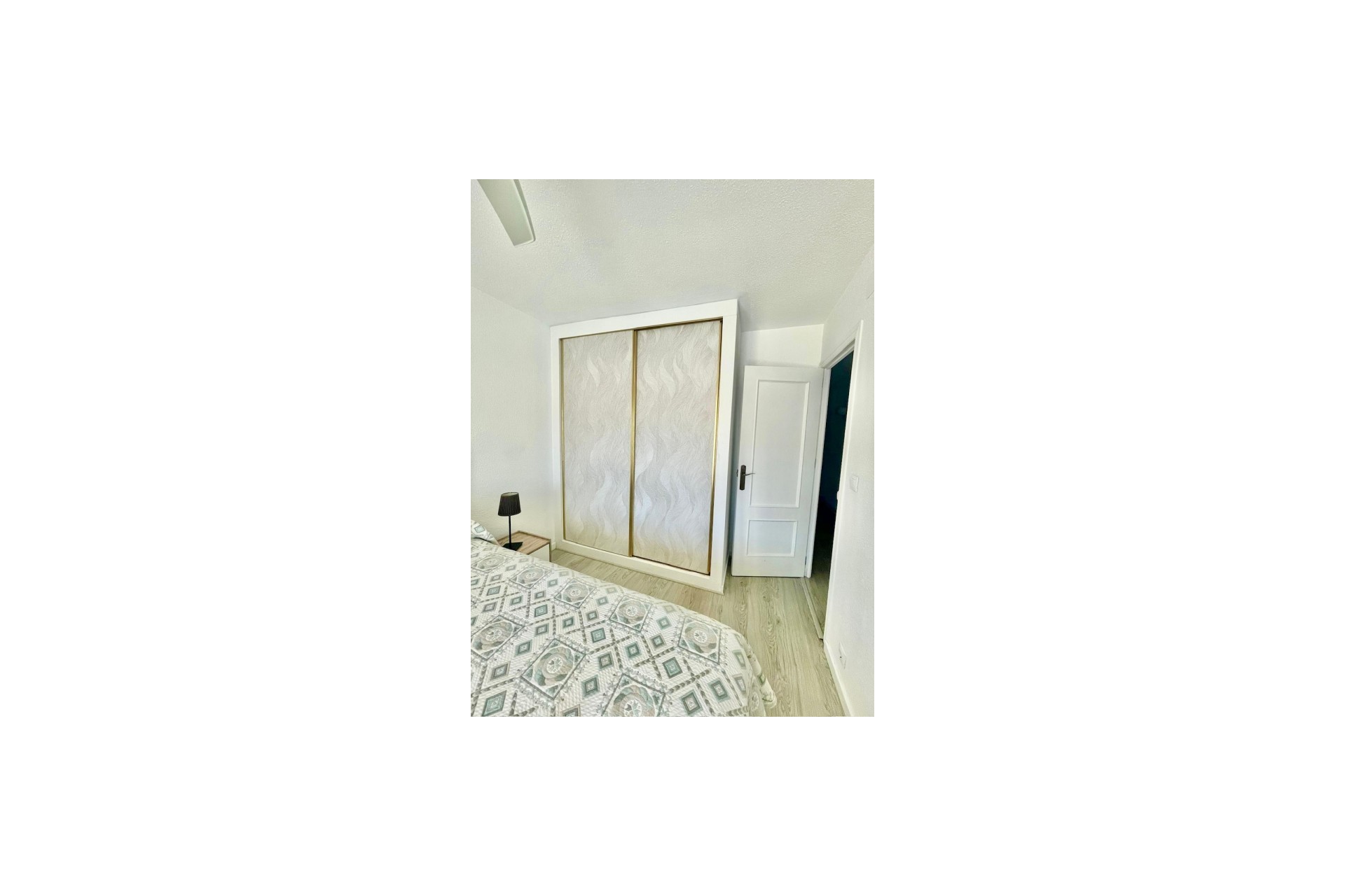 Brukt - Town House -
Aquilas