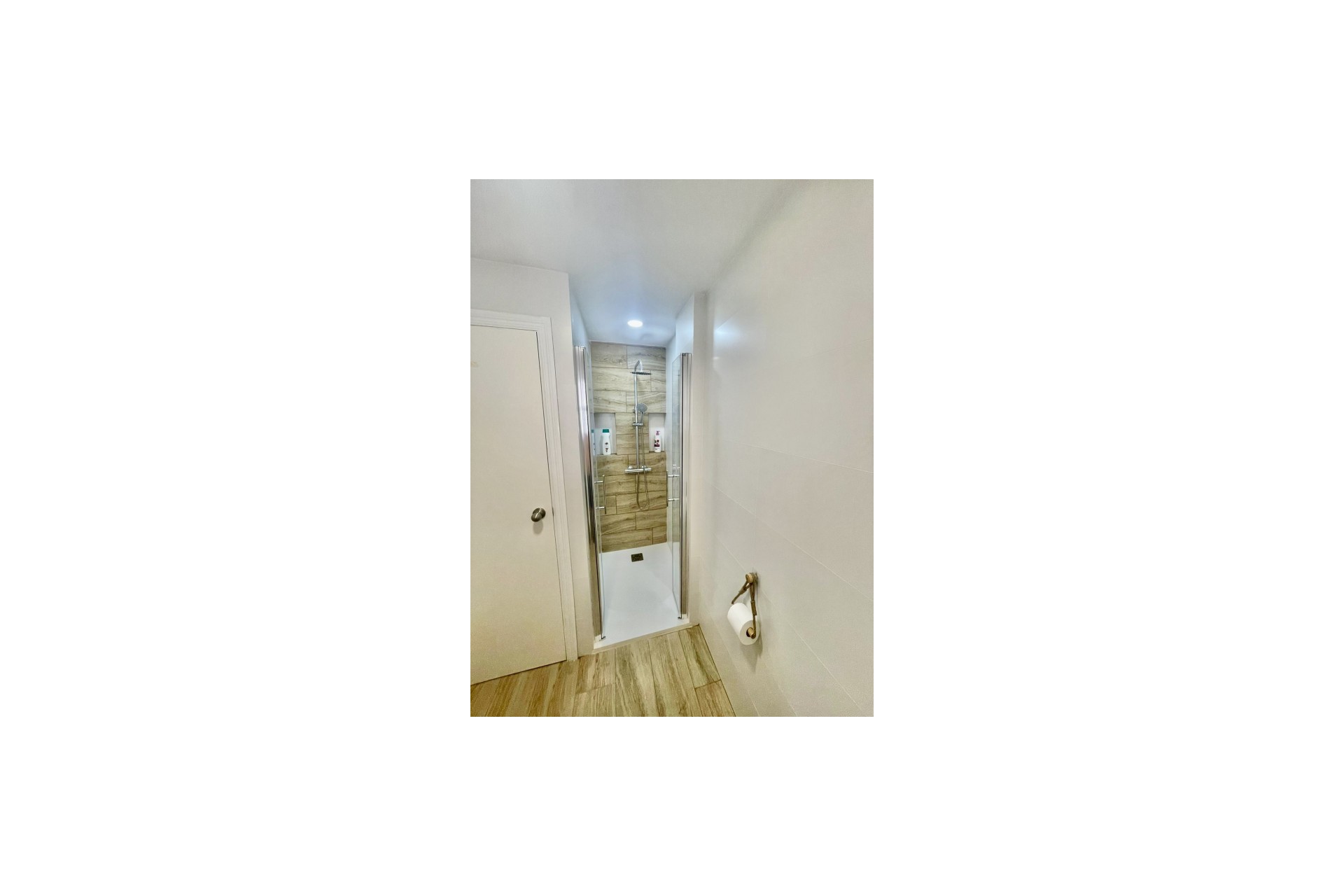 Brukt - Town House -
Aquilas