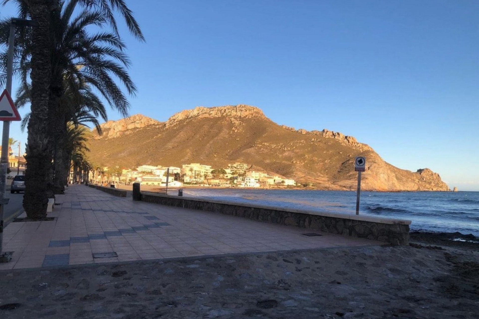 Brukt - Town House -
Aquilas