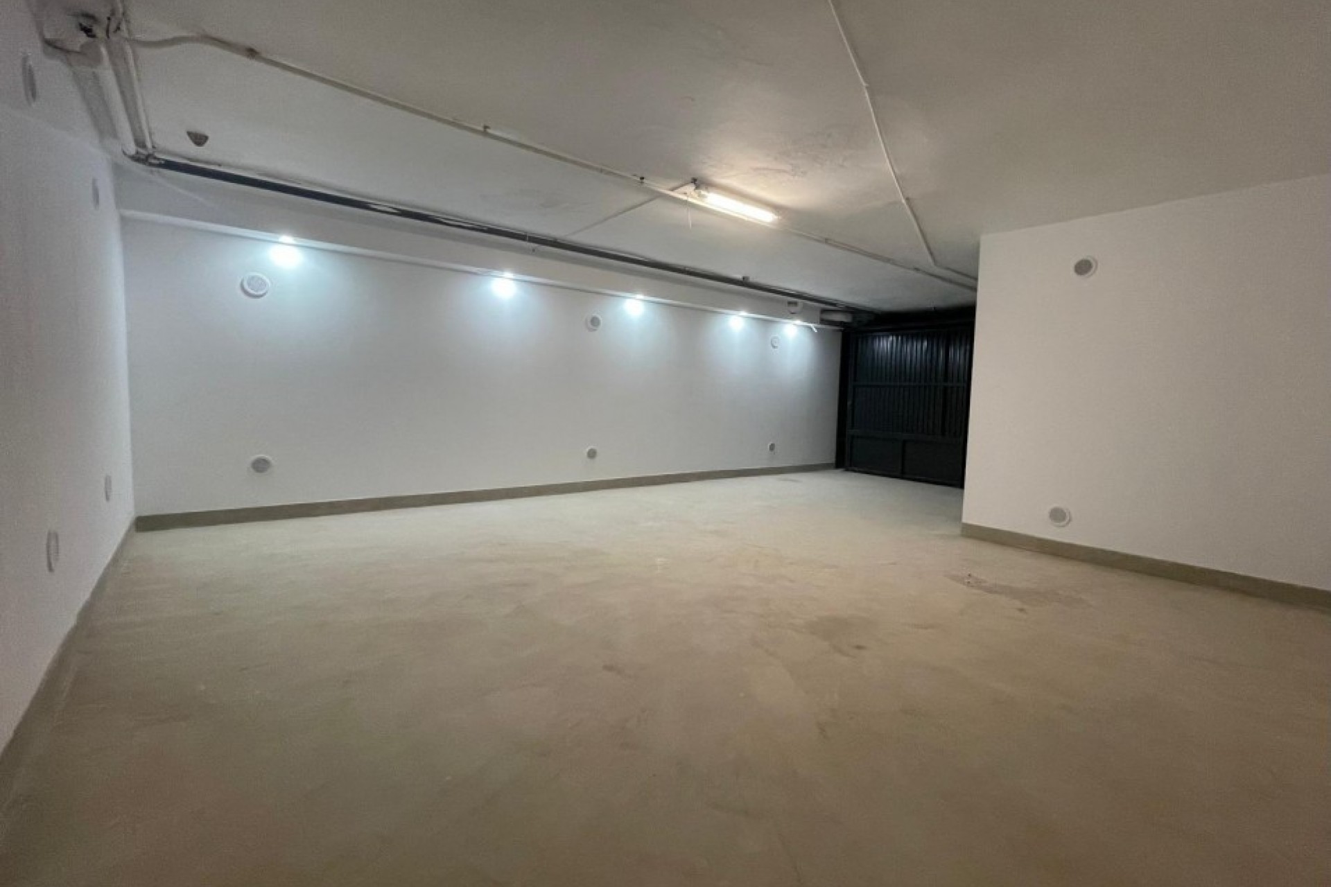 Brukt - Town House -
Aquilas