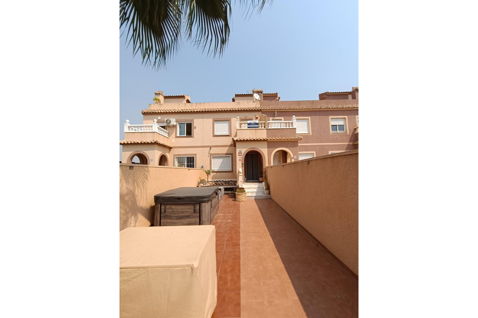 Brukt - Town House -
Avileses - Jerónimo Y Avileses