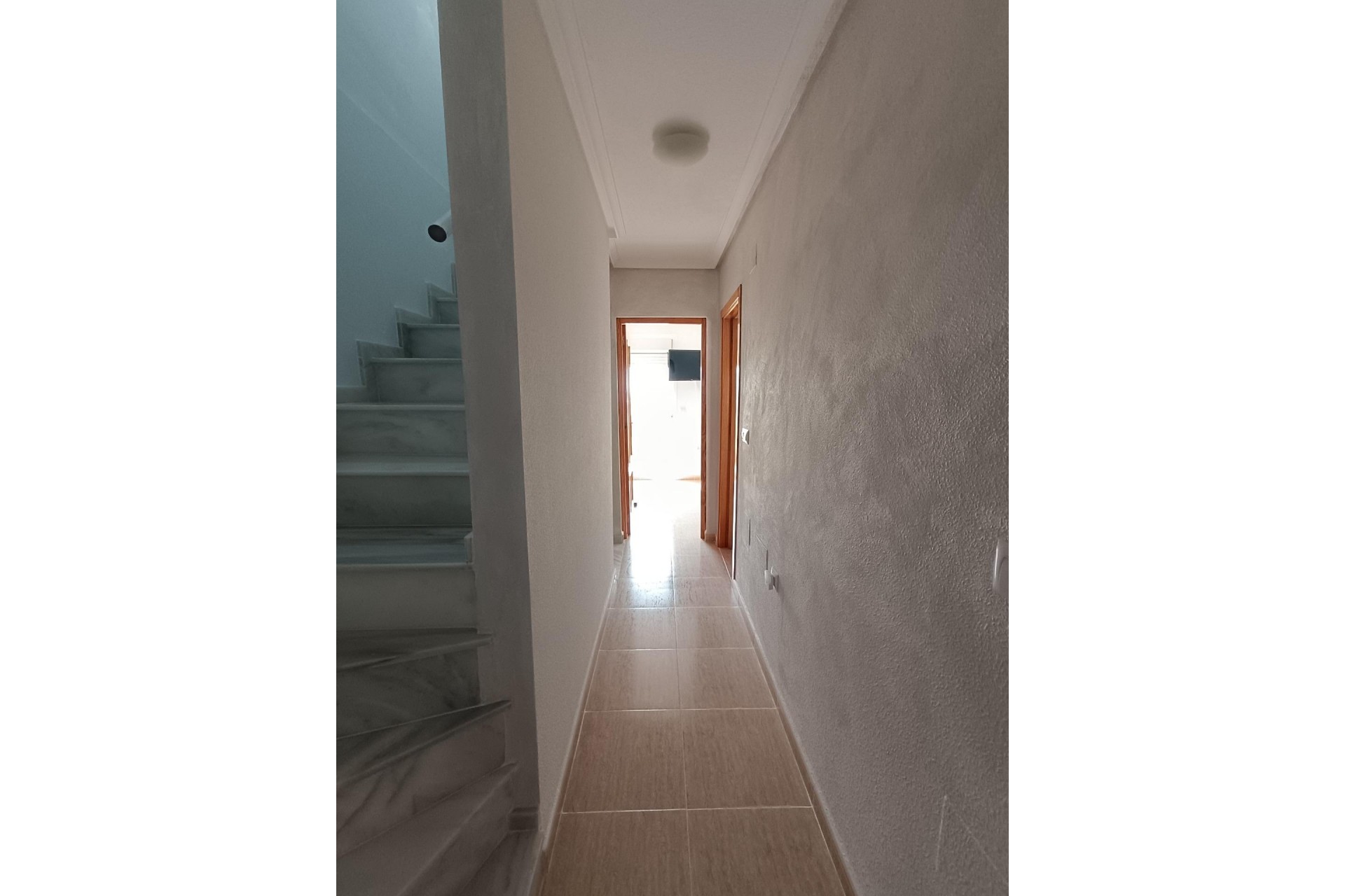 Brukt - Town House -
Avileses - Jerónimo Y Avileses