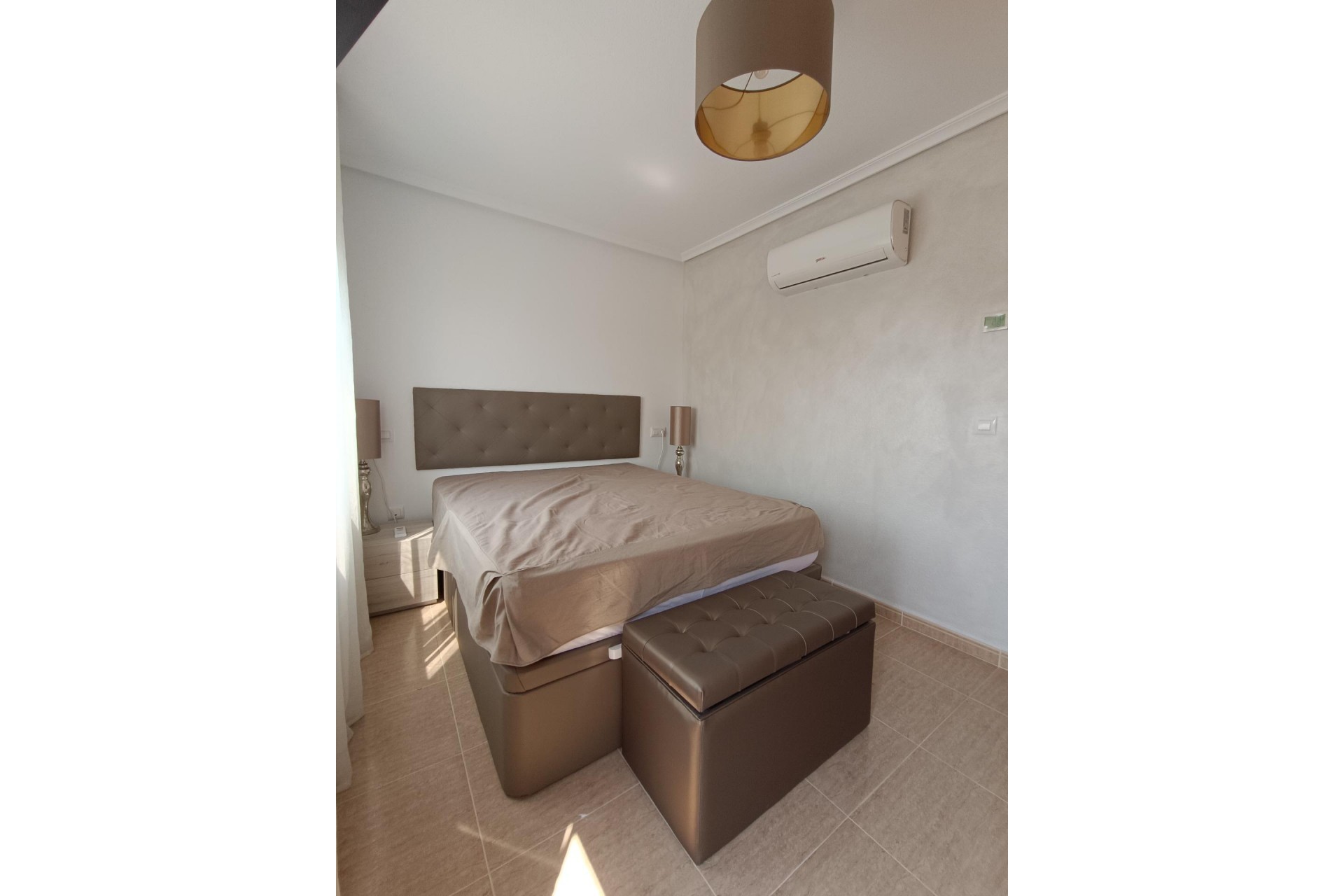 Brukt - Town House -
Avileses - Jerónimo Y Avileses