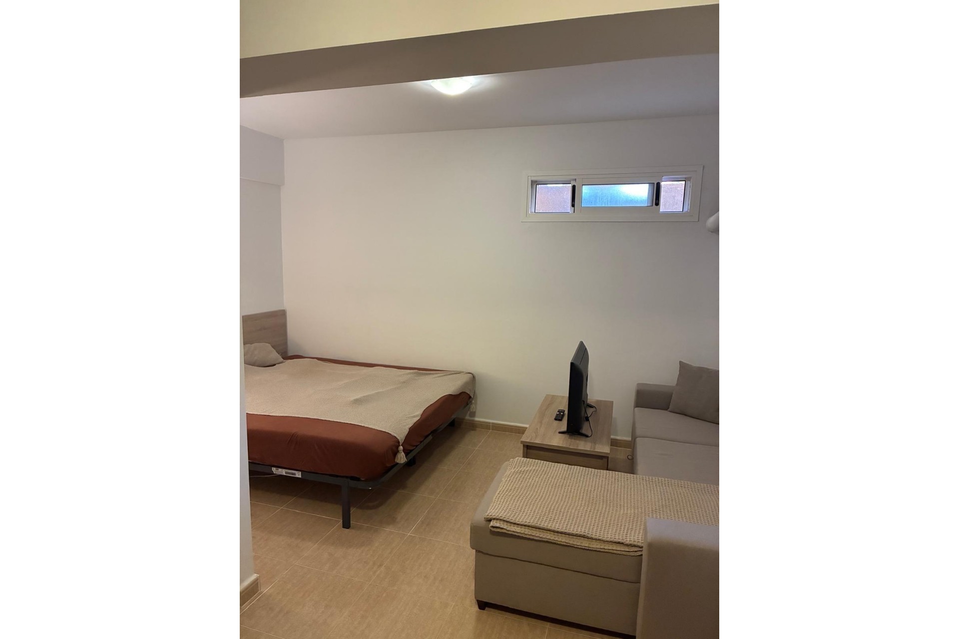 Brukt - Town House -
Avileses - Jerónimo Y Avileses