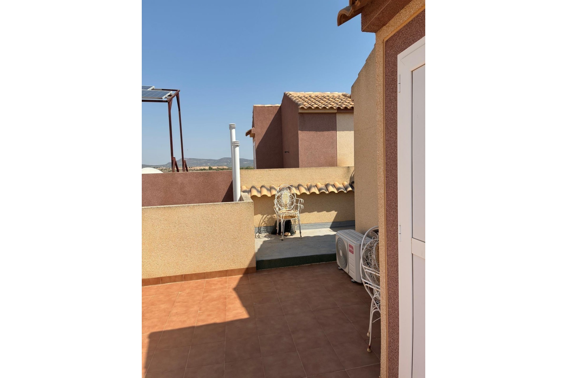 Brukt - Town House -
Avileses - Jerónimo Y Avileses