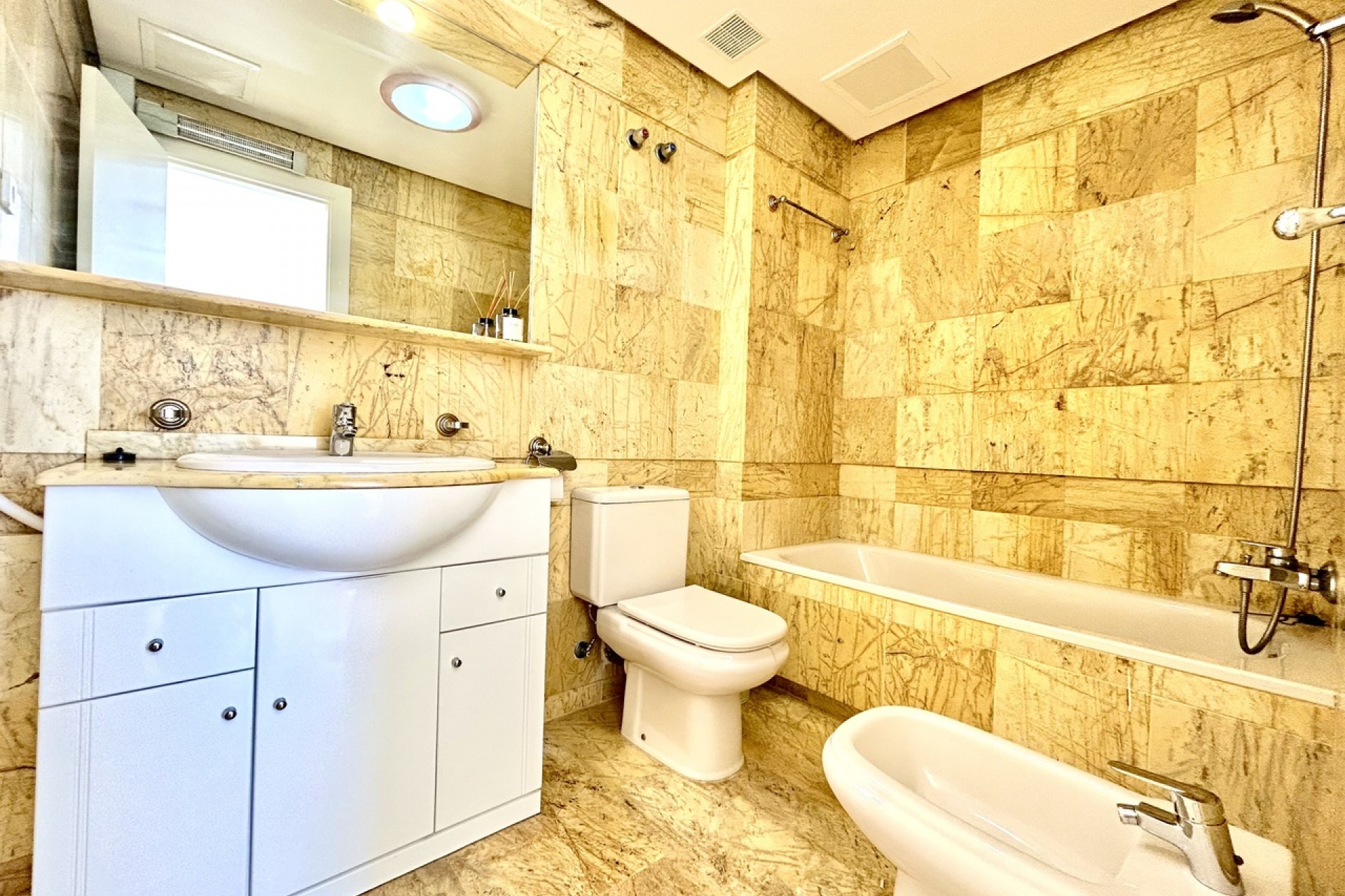 Brukt - Town House -
Cabo Roig - Costa Blanca