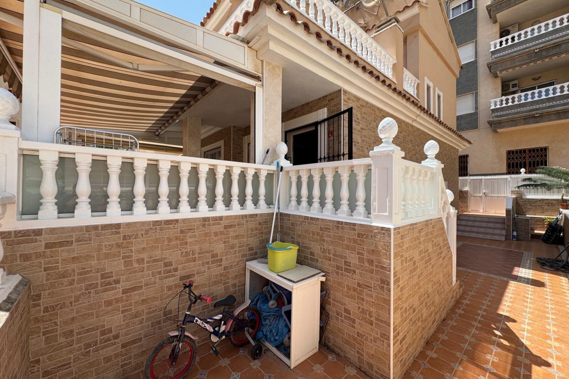 Brukt - Town House -
Guardamar del Segura - Urbanizaciones