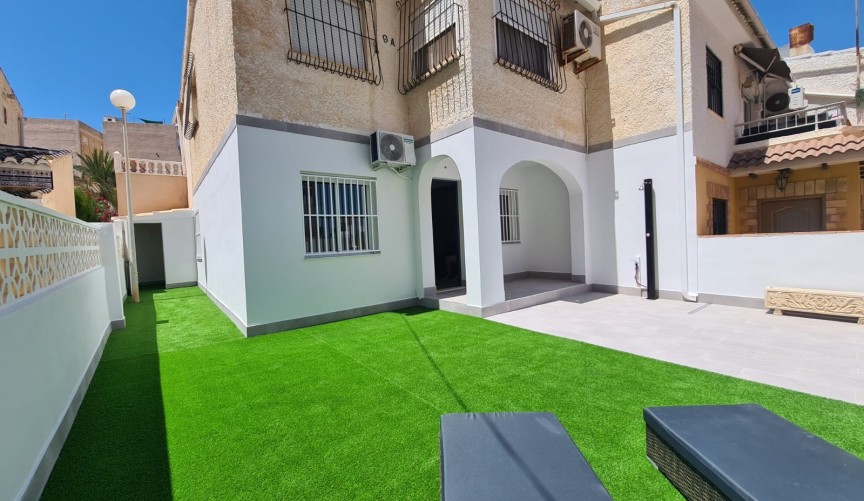 Brukt - Town House -
La Mata - Costa Blanca