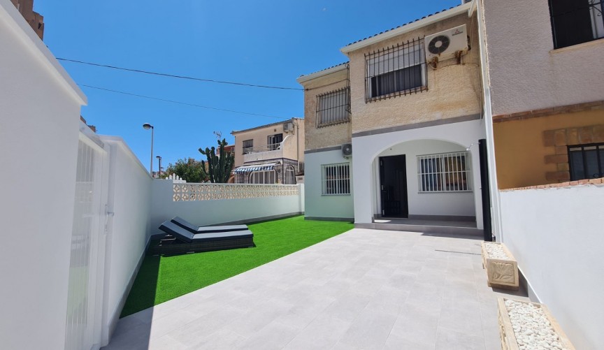 Brukt - Town House -
La Mata - Costa Blanca