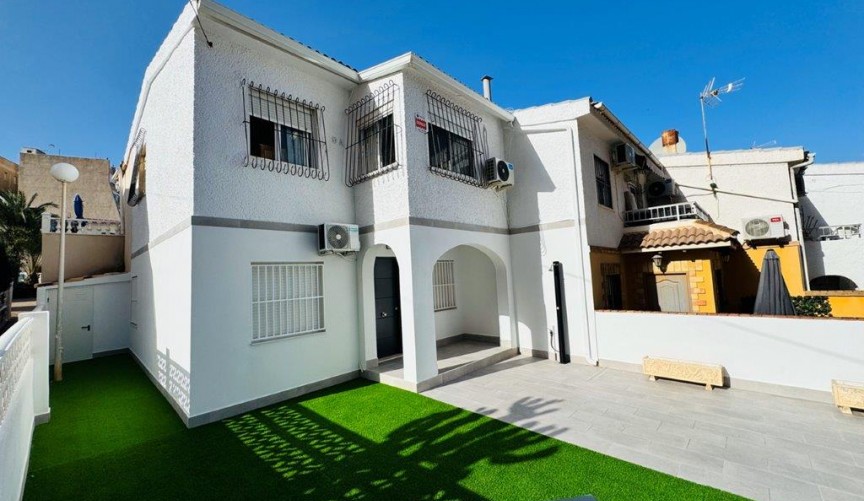 Brukt - Town House -
La Mata - Costa Blanca