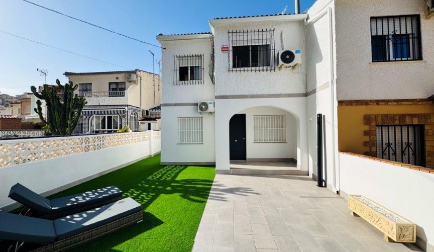 Brukt - Town House -
La Mata - Costa Blanca