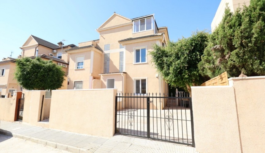 Brukt - Town House -
Orihuela Costa - Costa Blanca