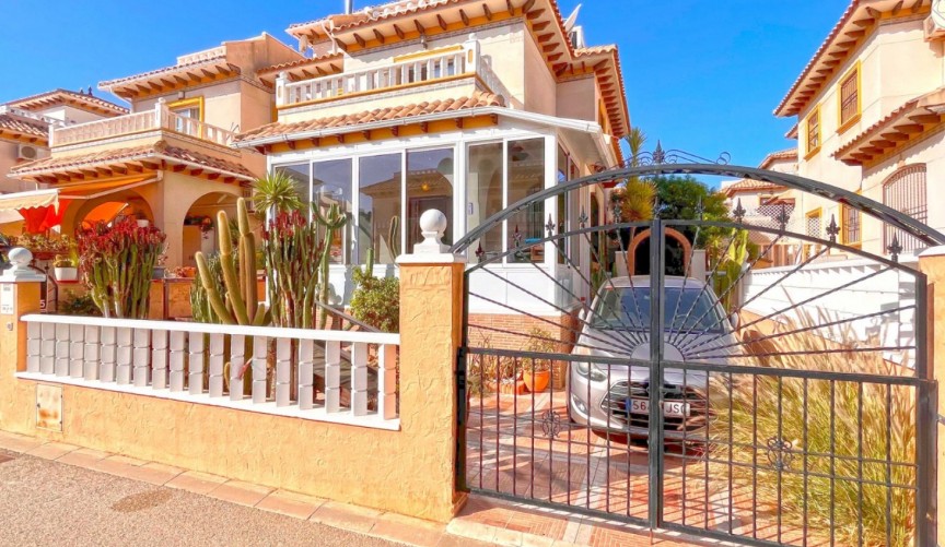 Brukt - Town House -
Orihuela Costa - Costa Blanca