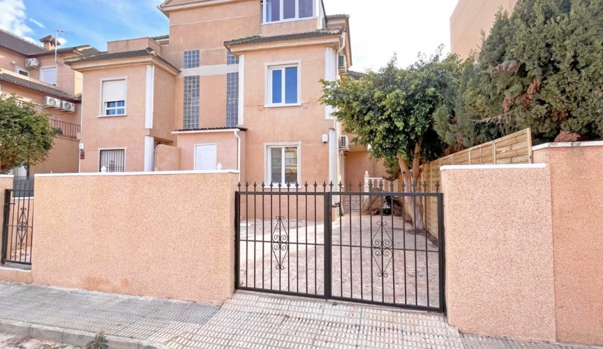 Brukt - Town House -
Orihuela Costa - Costa Blanca