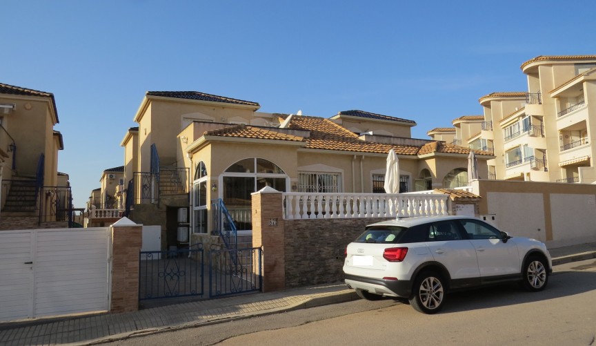 Brukt - Town House -
Orihuela Costa - Costa Blanca