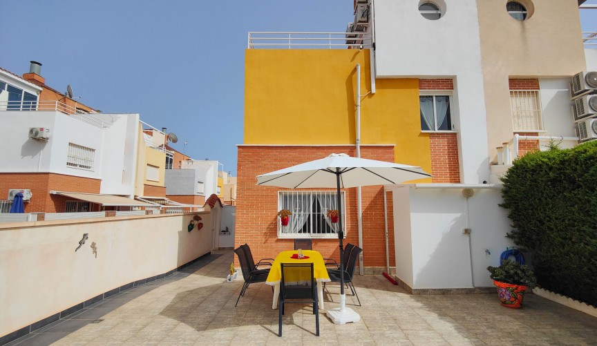 Brukt - Town House -
Orihuela Costa - Costa Blanca