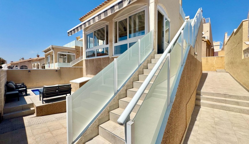 Brukt - Town House -
Orihuela Costa - La Florida