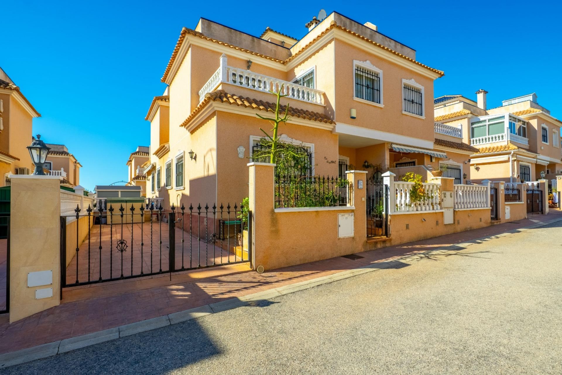 Brukt - Town House -
Orihuela Costa - La Regia