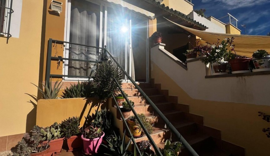 Brukt - Town House -
Orihuela Costa - Los Almendros-la Florida