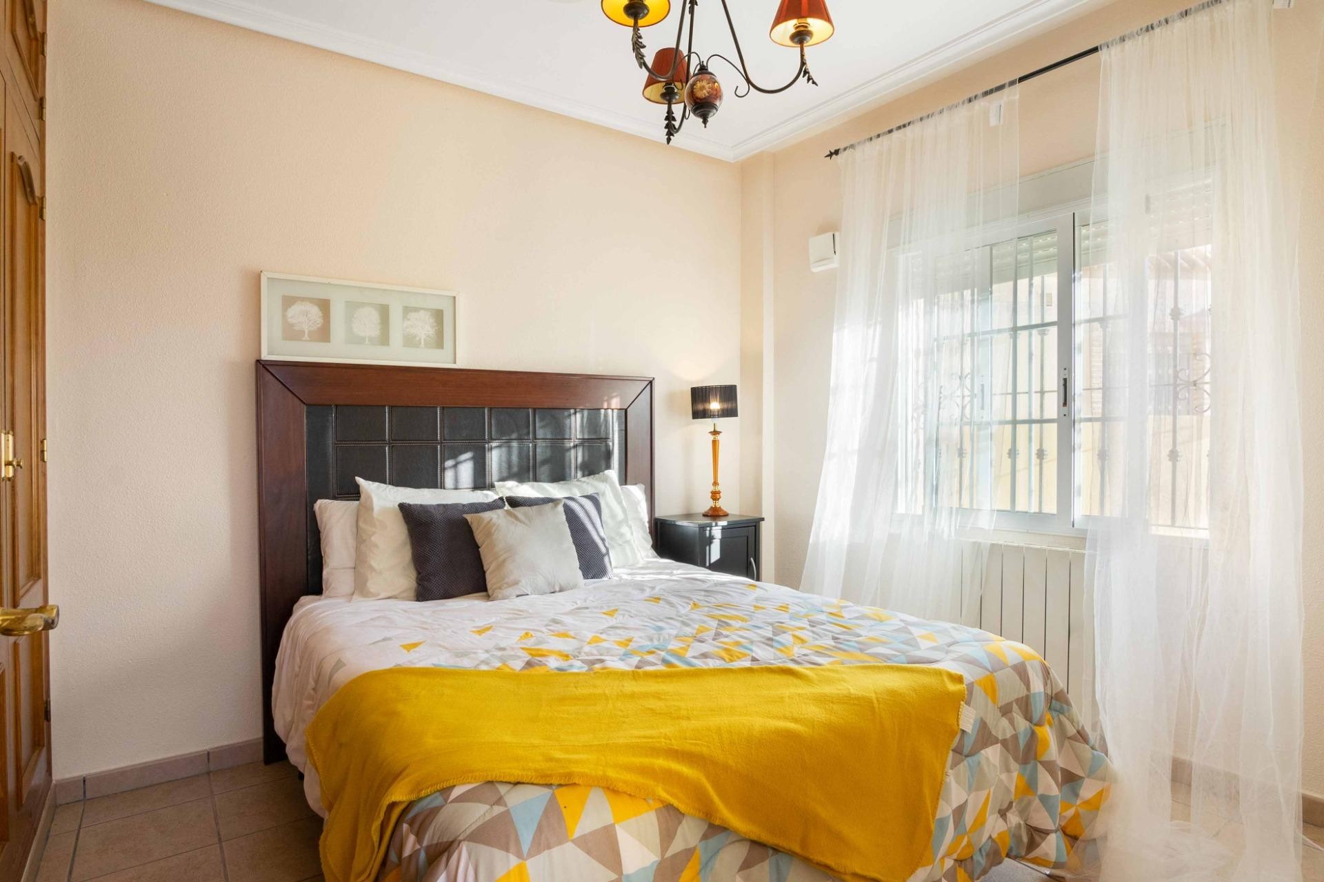 Brukt - Town House -
Orihuela Costa - Los Almendros-la Florida