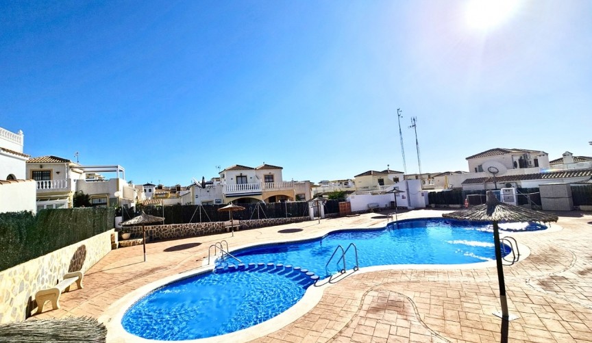 Brukt - Town House -
Punta Prima - Costa Blanca