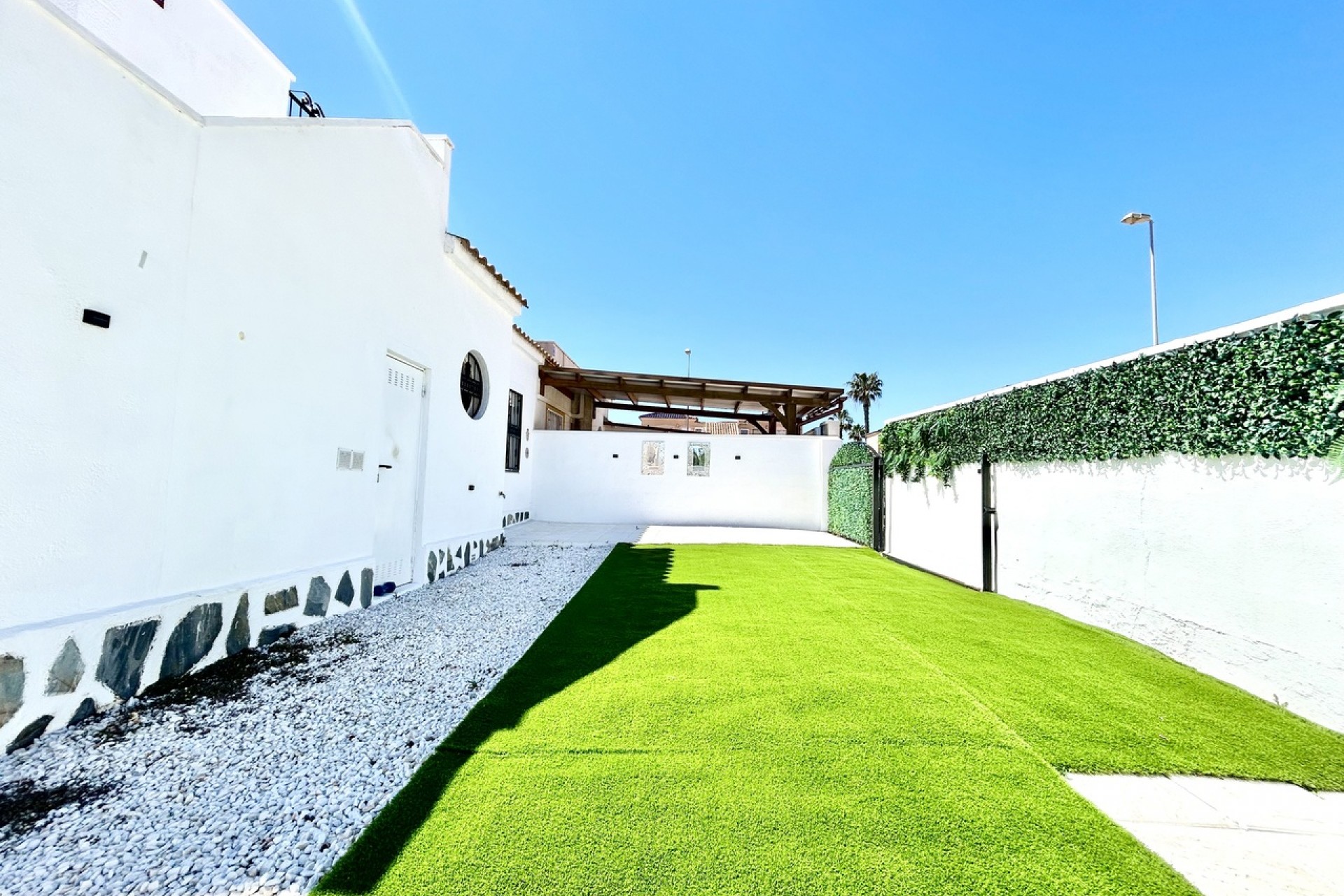 Brukt - Town House -
Punta Prima - Costa Blanca