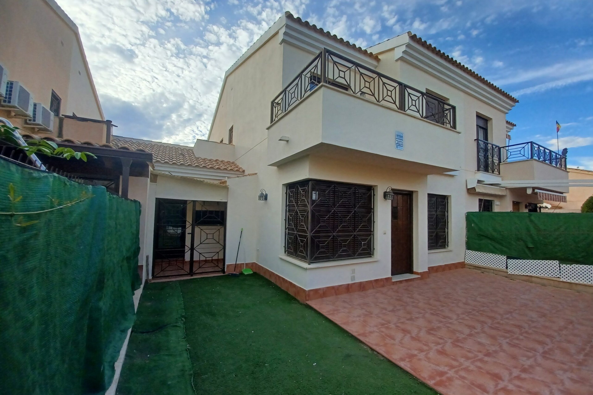 Brukt - Town House -
San Cayetano - Inland