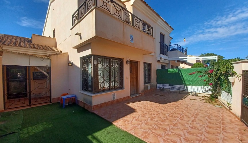 Brukt - Town House -
San Cayetano - Inland