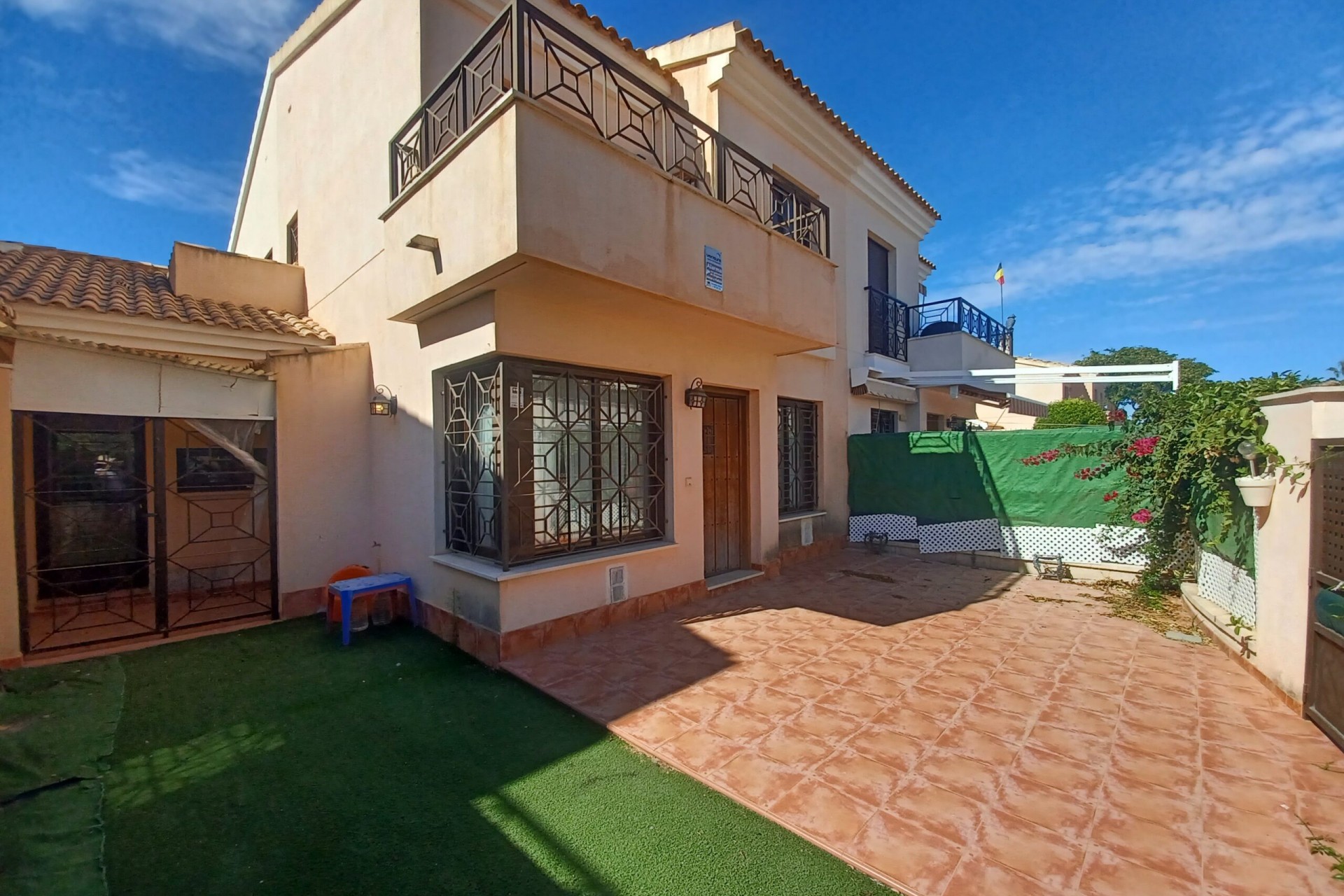 Brukt - Town House -
San Cayetano - Inland