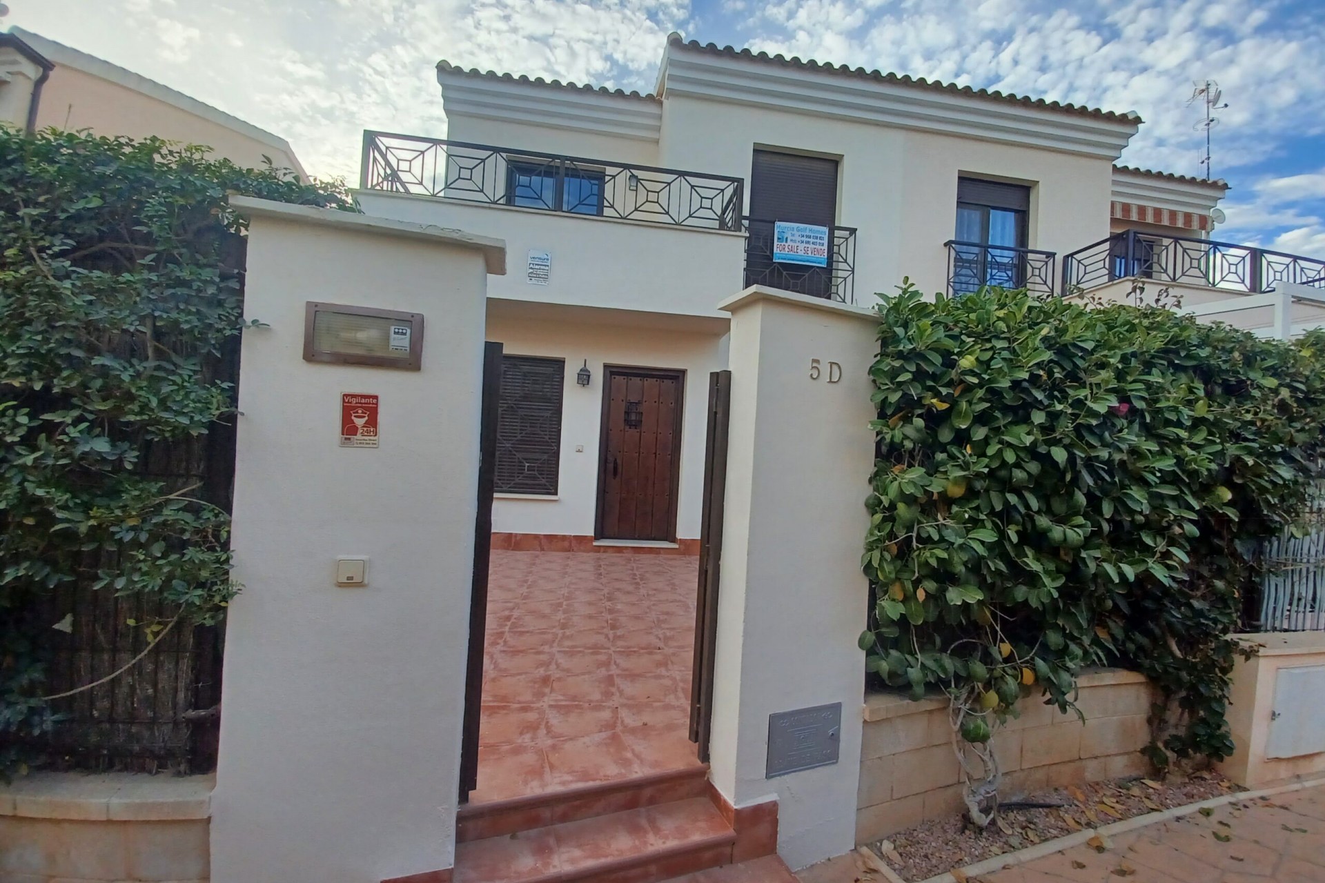 Brukt - Town House -
San Cayetano - Inland