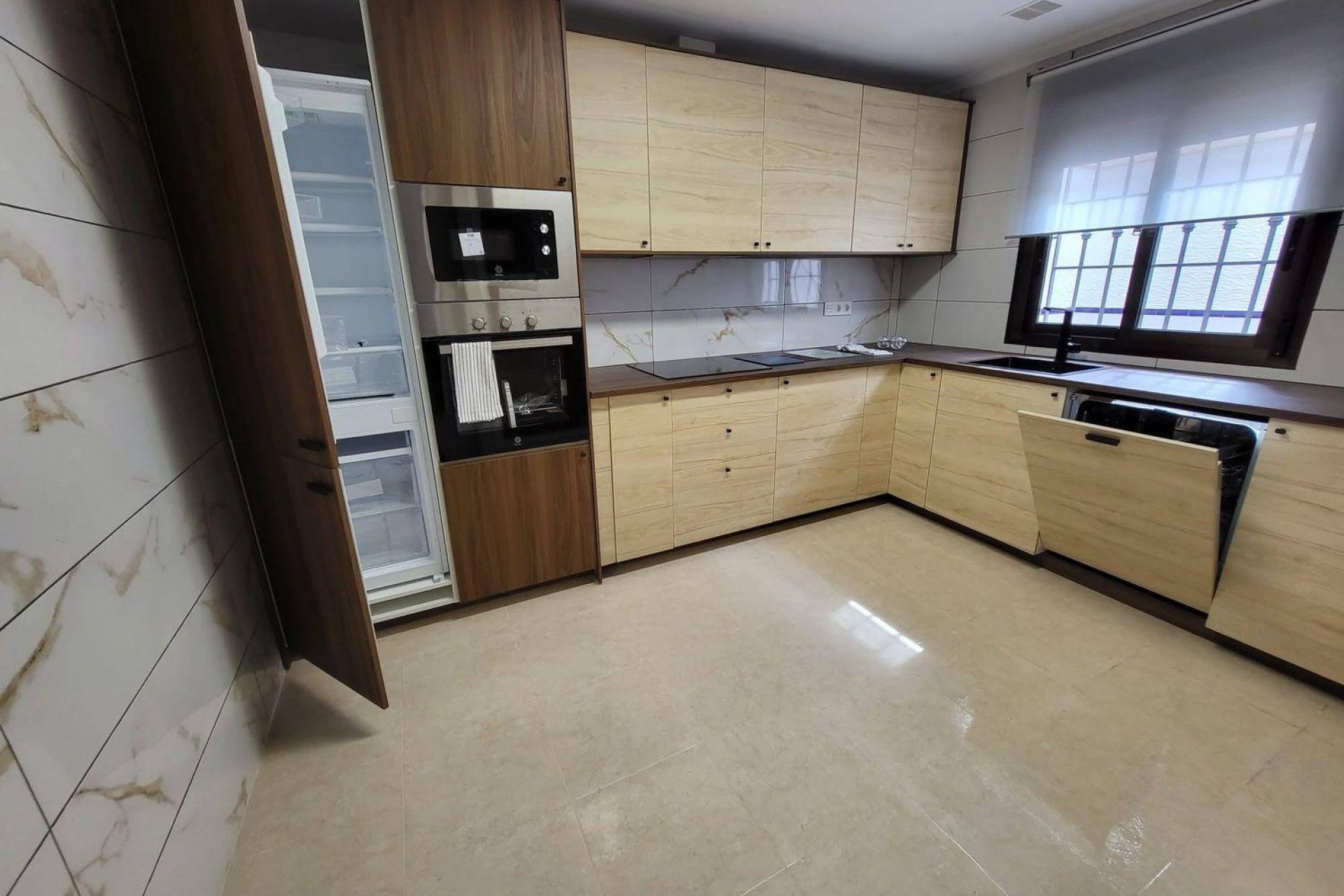 Brukt - Town House -
San Miguel de Salinas - Ciudad De Las Comunicaciones