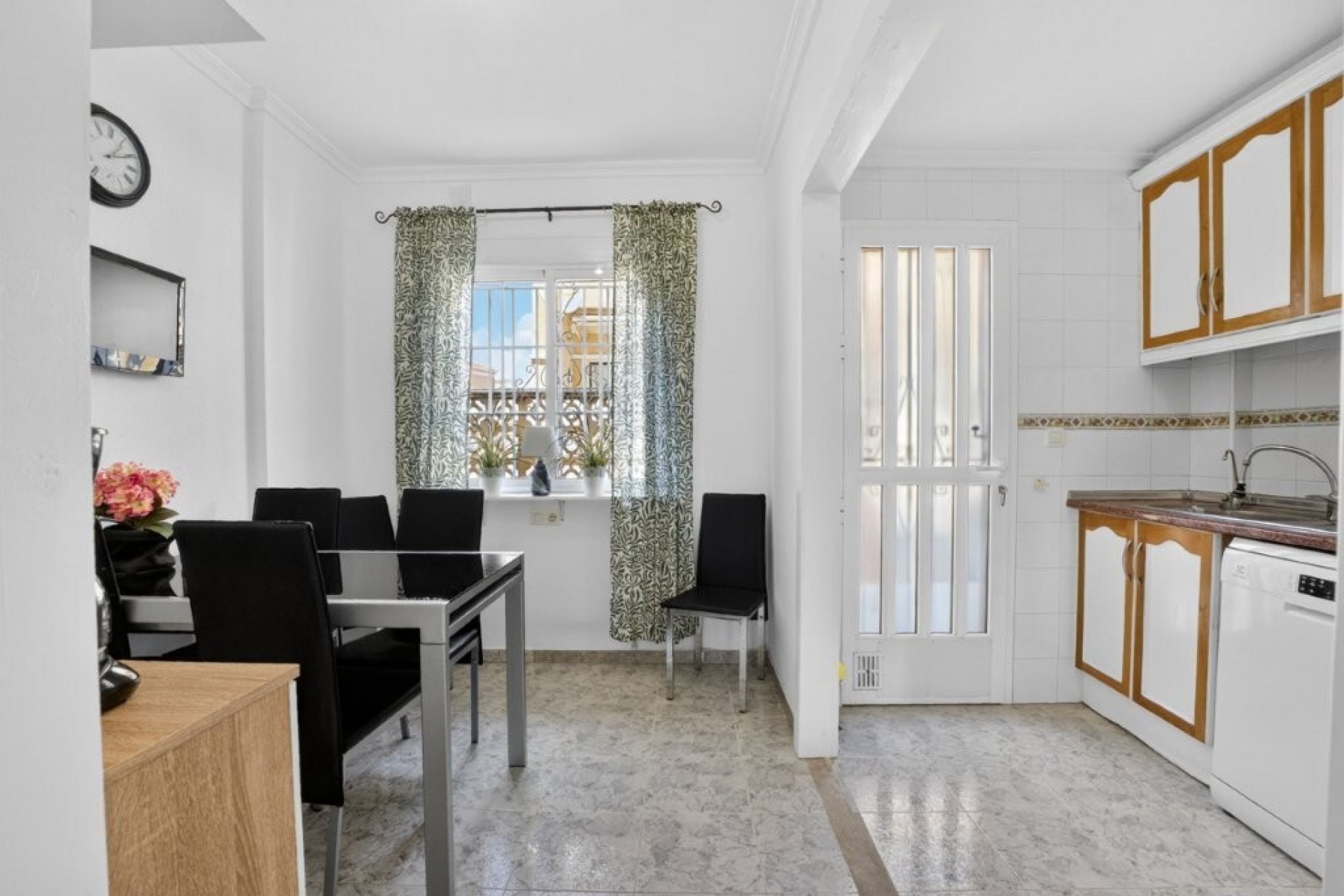 Brukt - Town House -
Torrevieja - aguas nuevas
