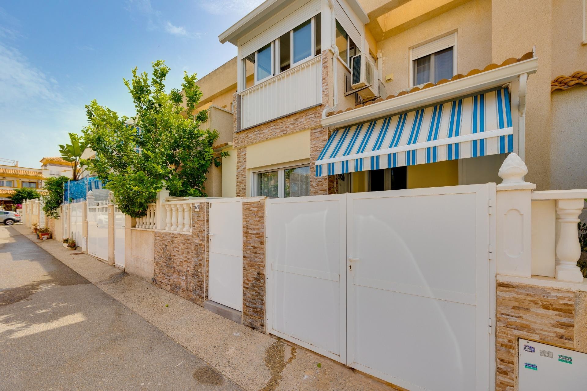 Brukt - Town House -
Torrevieja - aguas nuevas