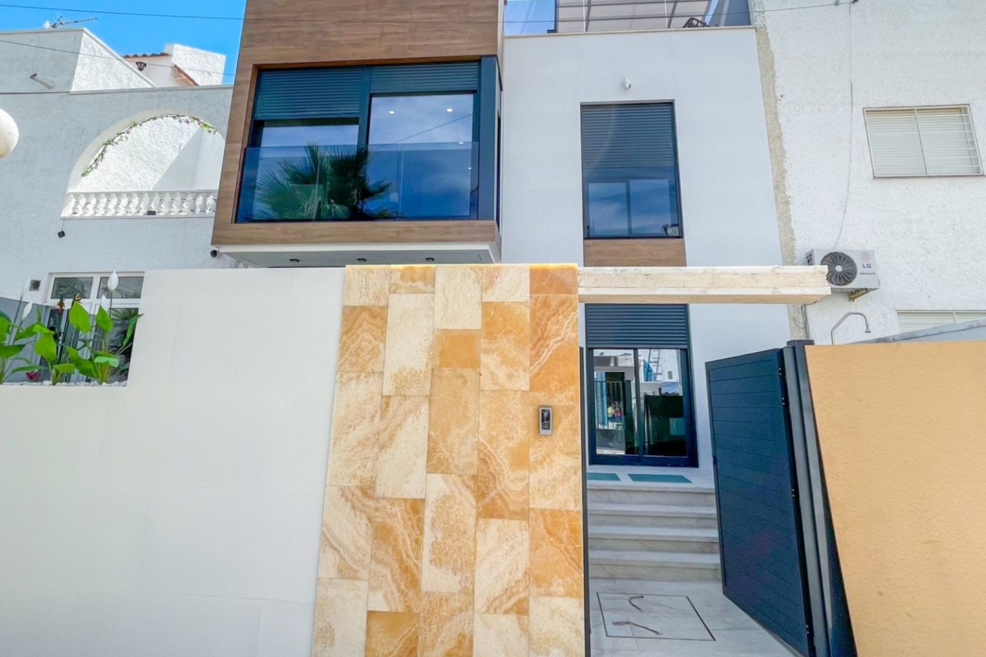 Brukt - Town House -
Torrevieja - Costa Blanca