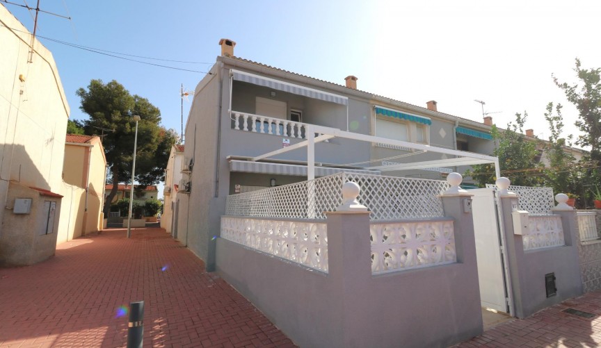 Brukt - Town House -
Torrevieja - Playa De Los Naufragos