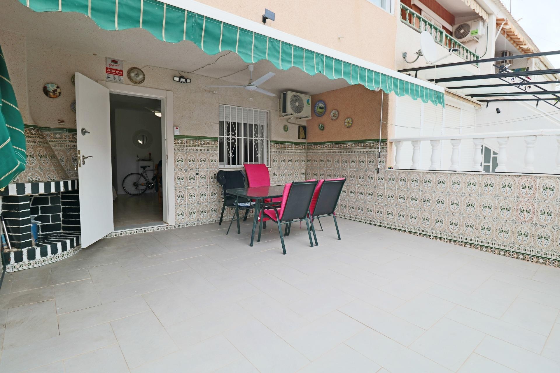 Brukt - Town House -
Torrevieja - Playa De Los Naufragos