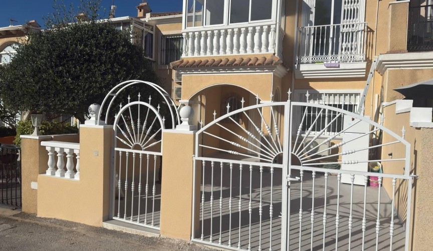 Brukt - Town House -
Torrevieja - Zona Los Frutales