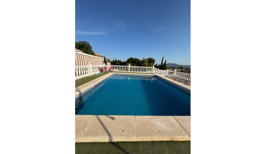 Brukt - Villa -
Albatera - Partida Lomas