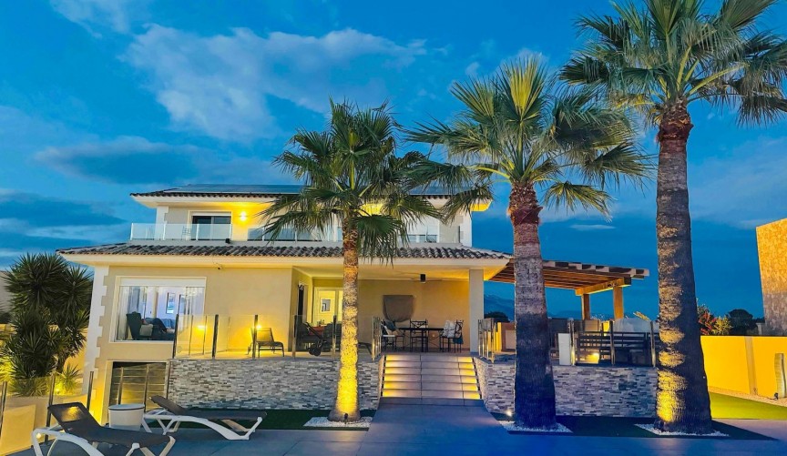 Brukt - Villa -
Alfas del Pí - Costa Blanca